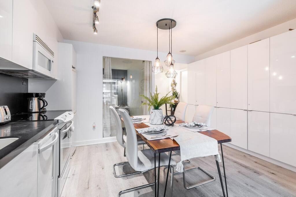 Luxury Suite Downtown Toronto Near Cn Tower Extérieur photo