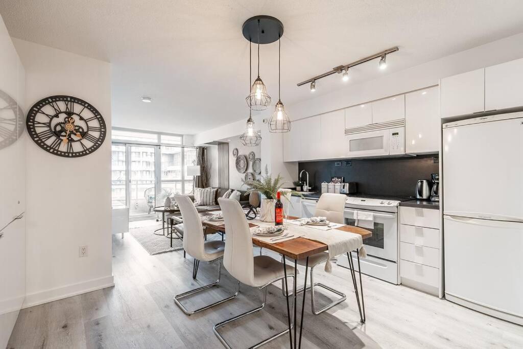 Luxury Suite Downtown Toronto Near Cn Tower Extérieur photo
