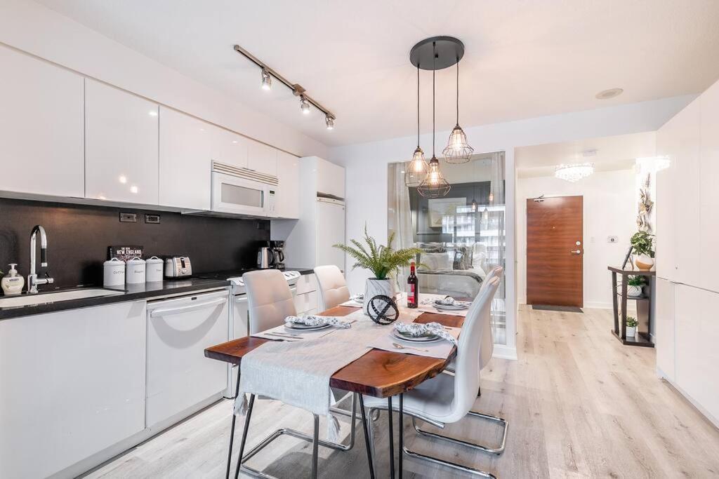 Luxury Suite Downtown Toronto Near Cn Tower Extérieur photo